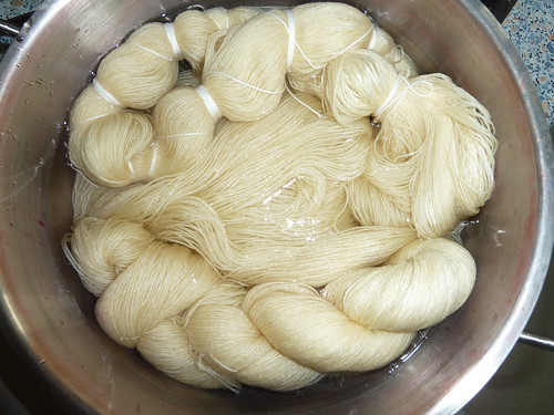 dyeing with onion skins