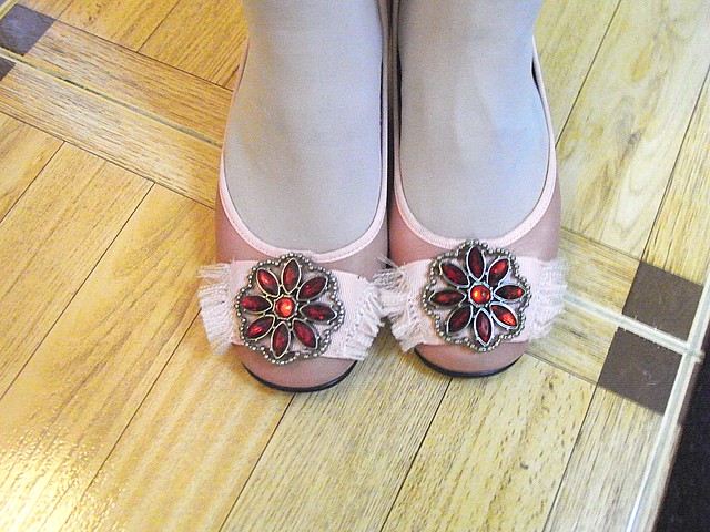 Zapatos rosas y rojos