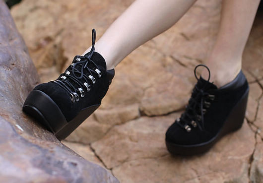 spiraea boots-black