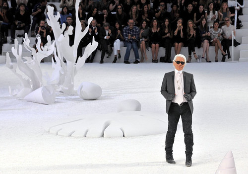 Karl+Lagerfeld+Chanel+Paris+Fashion+Week+cPgUeUq094fl