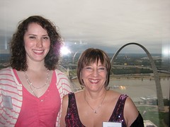 Gwen, Deborah Crombie and the St. Louis Arch