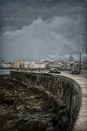 La curva.....Malecón, Habana, Cuba. by Rey Cuba