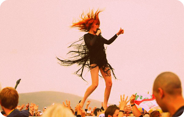 florence-welch performing