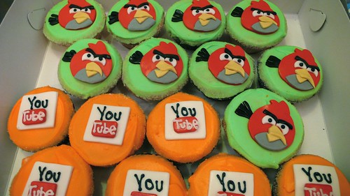 Angry Birds Cupcakes by CAKE Amsterdam - Cakes by ZOBOT