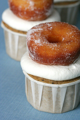 cupcakes-coffee-cupcake-with-donut