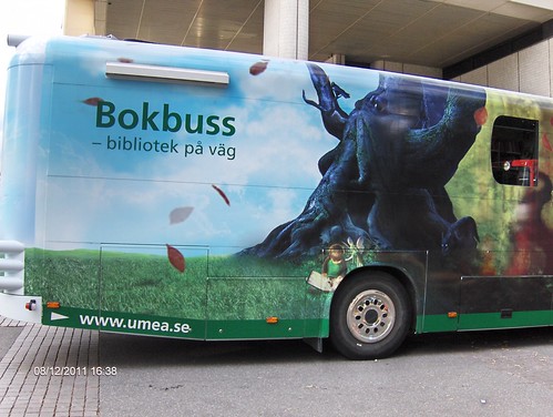 En svensk bokbuss  (Umeå) by buskfyb