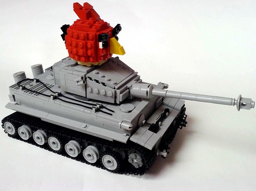 Tiny Tank LEGO MOC, Treadception. Instructions: flic.kr/p/2…, GolPlaysWithLego