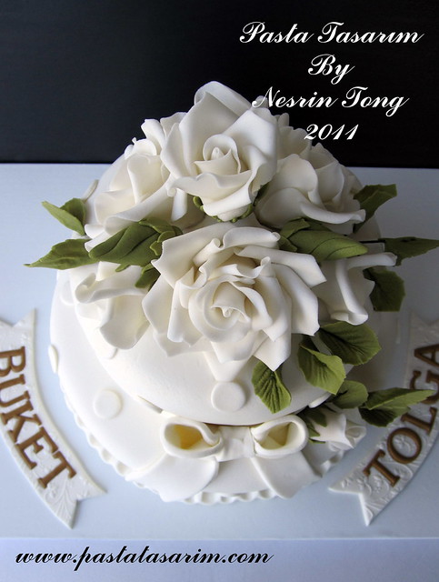  ROSES WEDDING CAKE 