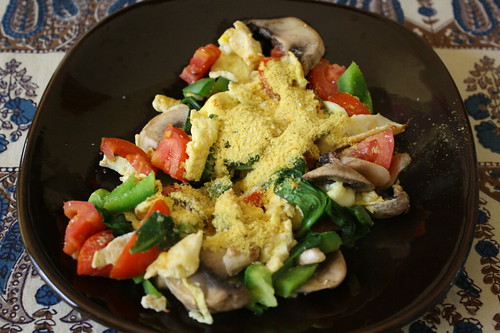 breakfast eggs, tomatoes, spinach, nutritional yeast, green peppers