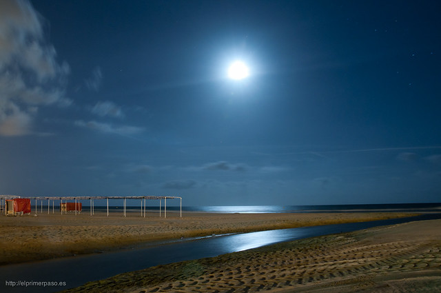Fotograf�a nocturna en la playa de Cambrils
