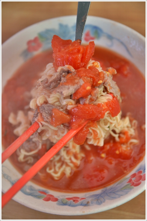 Fresh Tomato Broth Noodles with Beef