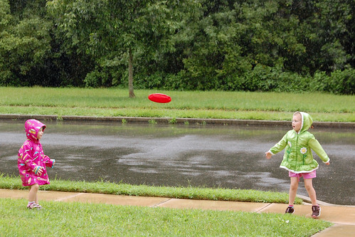 036 Abby Mckenzie frisbee in rain