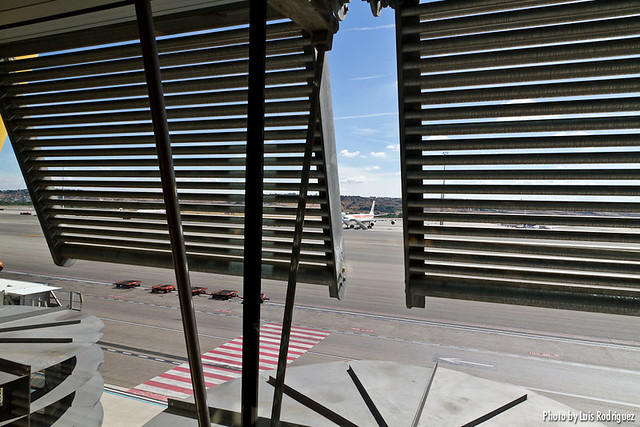 Vistas a las pistas desde la Sala Velázquez de Iberia en la T4S de Barajas
