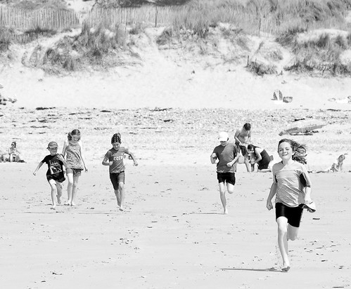 niños en la playa children on the beach