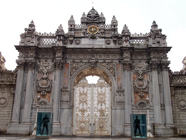 朵瑪巴切皇宮的側門（外側）