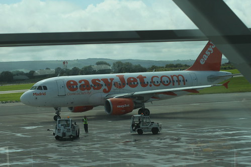 easyJet A319 G-EZBI 'Madrid' @ Bristol Airport