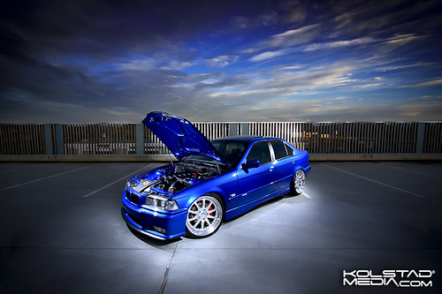 Race blue BMW E36 by Eivind Kolstad