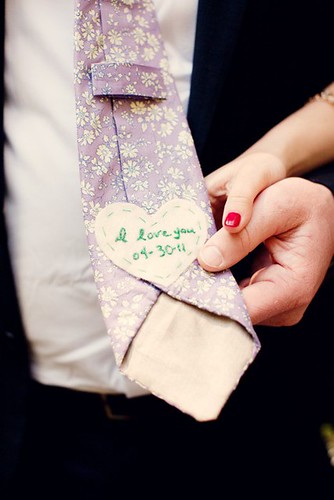 wedding ideas 16 Cute idea for the backside of a groom 39s tie