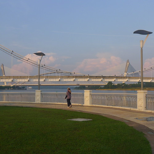 Hari malaysia walk-Sun lit bridge by Adibi