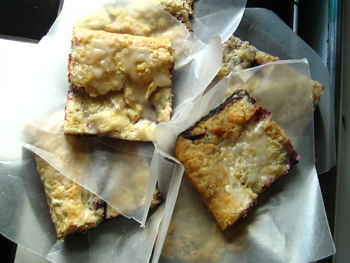 huckleberry-blueberry slab pie