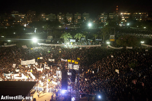 live photos from kikar hamedina, the square is full now 