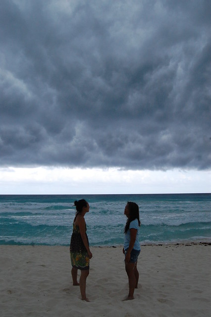 cancun_storm_ladies