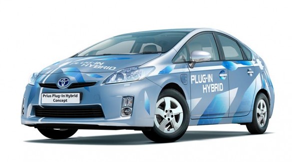 2012-Toyota-Prius-PHEV-Front-view-585x326