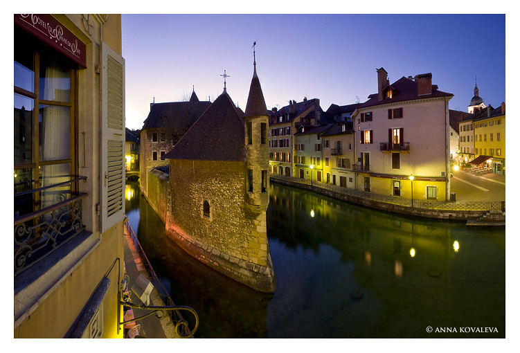 Annecy and Palais d'Isle at night
