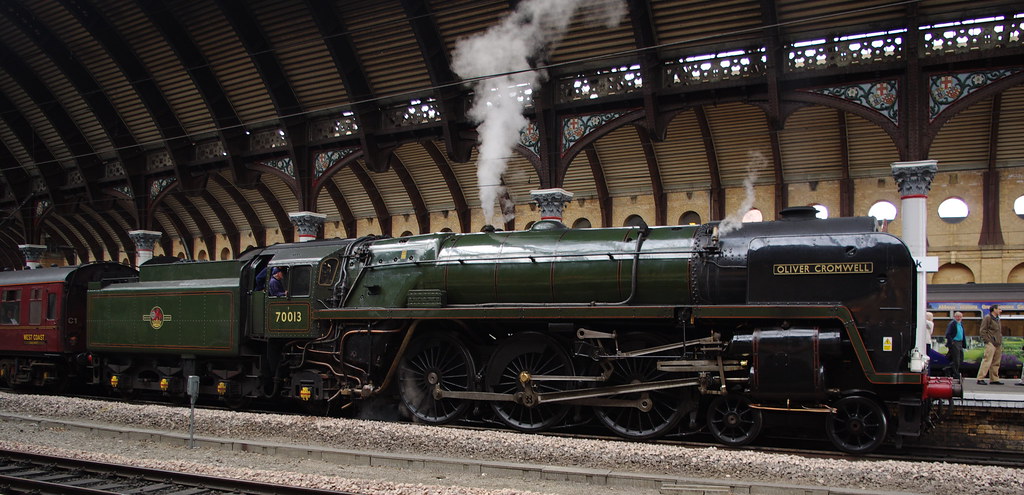70013 Oliver Cromwell Side
