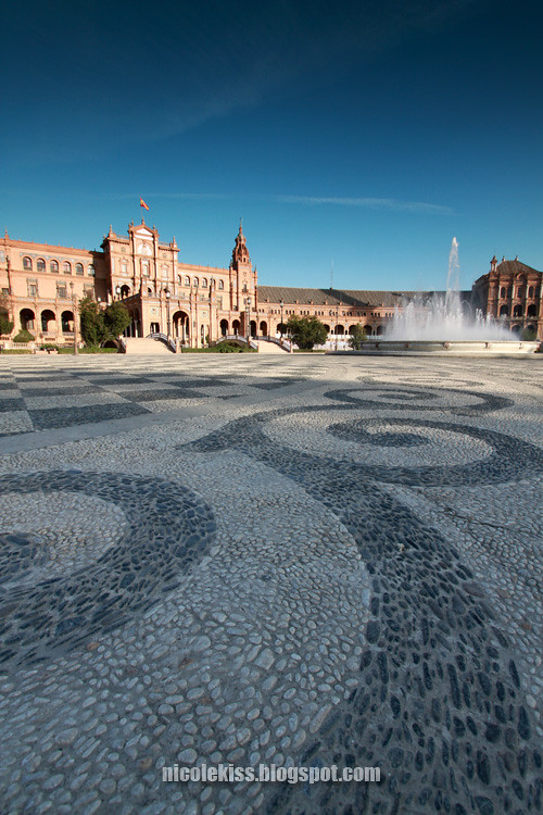 cobbled ground on Plaza de España