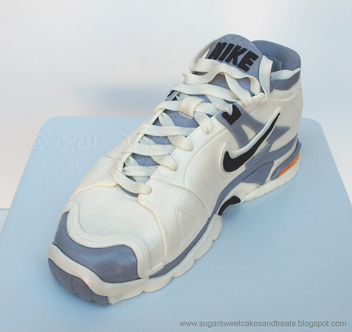 2011-08 Tennis Shoe Cake