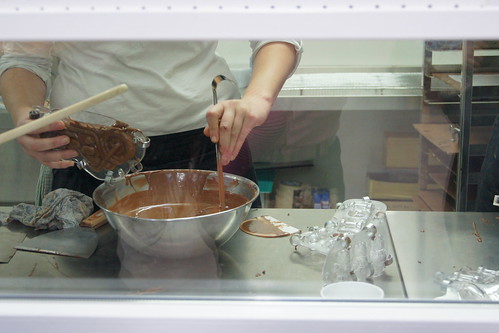 L'atelier de Monsieur Truffe - making chocolate