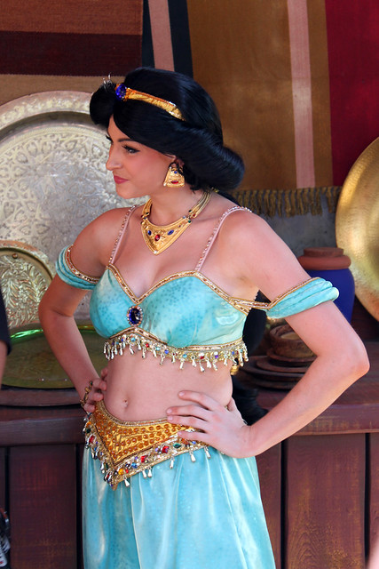 Aladdin and Jasmine greet fans