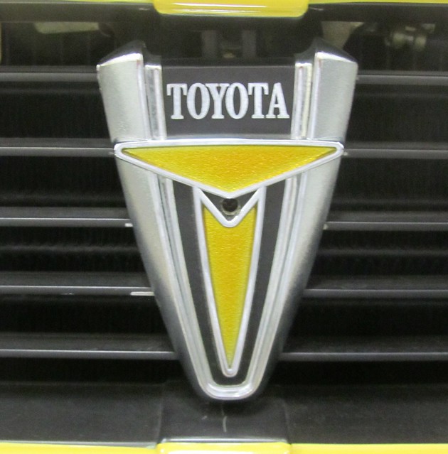 japan truck emblem logo japanese 1971 pickup toyota vehicle hilux