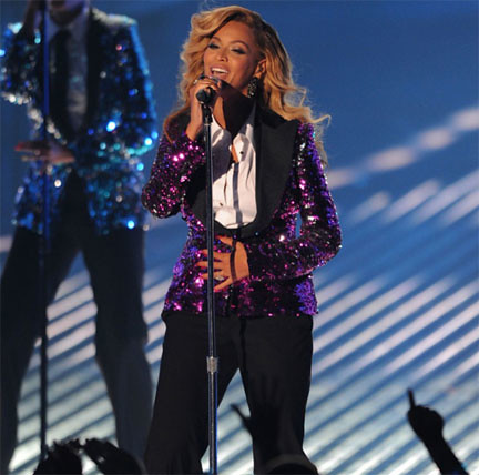 Beyonce Performs “Love On Top” At The VMAs, and Make Announcement On Stage (Video)