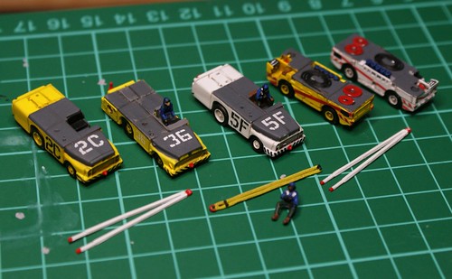 1/144 - US Navy Carrier Tow Tractors and Fire Engines - by AntSizedMan