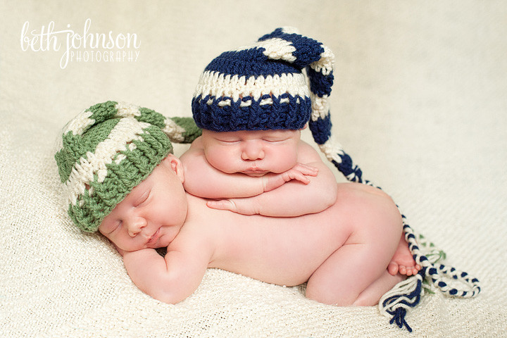 newborn photography twin boys with elf hats tallahassee photographer