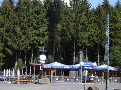 Bester Rastplatz auf dem Westerwald-Steig: die Alpenroder Hütte