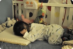 嬰兒照顧 寶寶趴睡 頭髮 嬰兒床