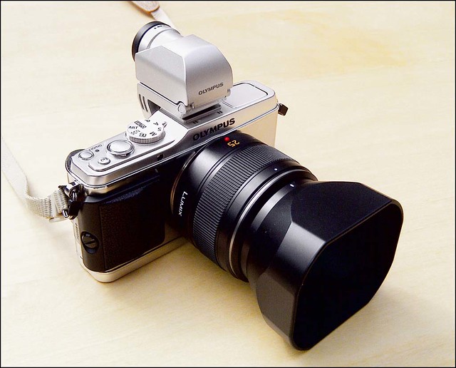 Panasonic Leica m4/3 25mm f/1.4 Olympus E-P3