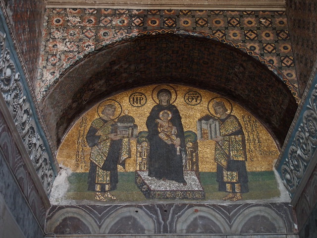 聖索菲亞教堂一樓出口的向聖母獻上聖索菲亞Virgin with Constantine and Justinian