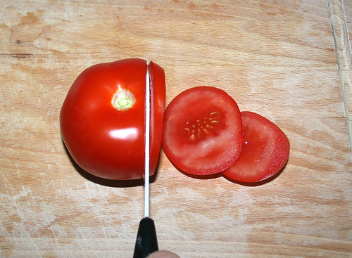 23 - Tomate schneiden