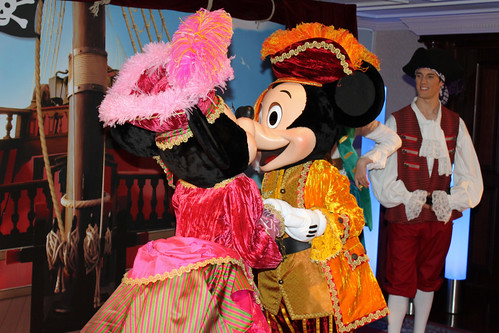 Meeting Pirate Mickey and Pirate Minnie