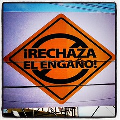 Rechaza el engaÃ±o by callejero, on Flickr