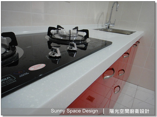 廚具工廠-淡水沙崙路康先生一字型廚具：韓國人造石+木心板桶身+水晶門板-陽光空間廚衛設計