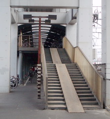 火車站旁自行車停收費車場(雙層)，岡山市，日本