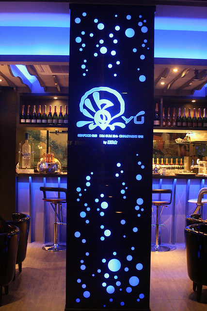 Yú Champagne Bar is on the Marina Bay Sands waterfront promenade