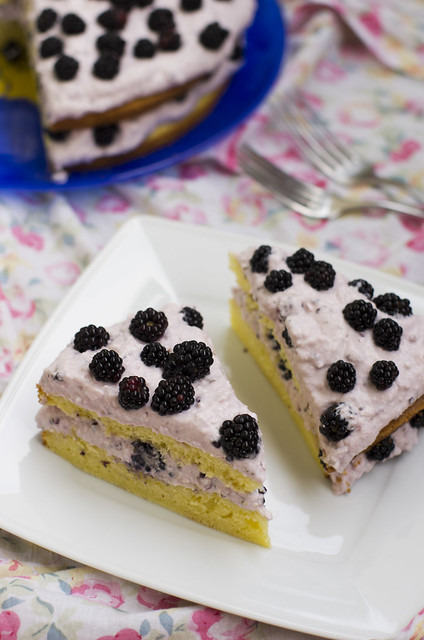 Pampli-kodujuustutort / Boysenberry and cottage cheese cake