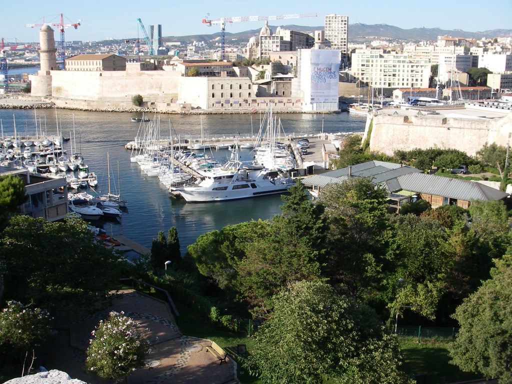 : Marseille - Entr'ee du Vieux Port