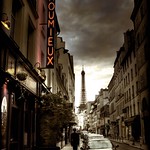 iPod Shuffle2 - Street Life (Paris, France Tour Eiffel Tower)